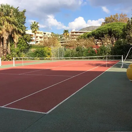 Pour 4 Près De La Avec Parking Et Climatisation Au Lavandou - Fr-1-803-57 *